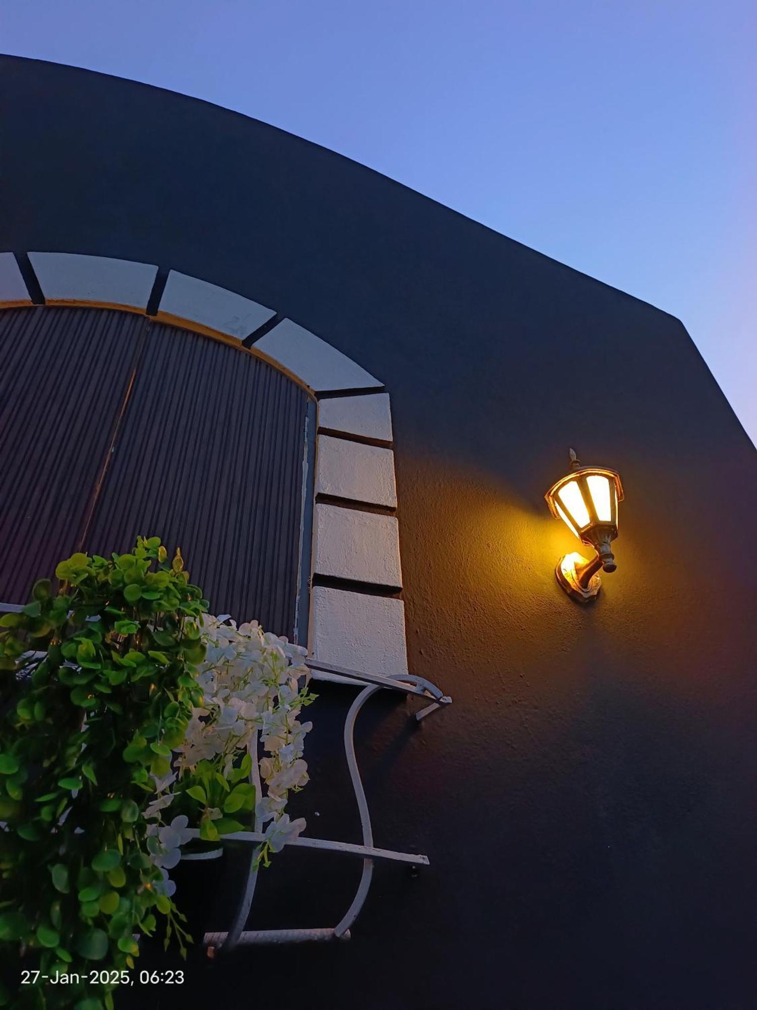 Caveman Guest House Pondicherry Bagian luar foto